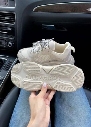 Женские кроссовки balenciaga triple s beige9 фото