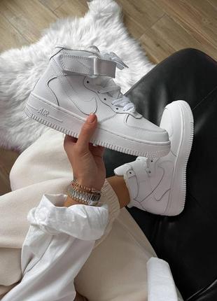 Жіночі кросівки nike air force high winter white