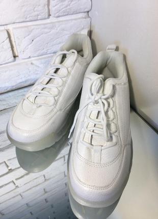 Белые кроссовки с прозрачной подошвой1 фото