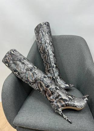 Ексклюзивные сапоги из натуральной итальянской кожи рептилия на шпильке крокуль4 фото