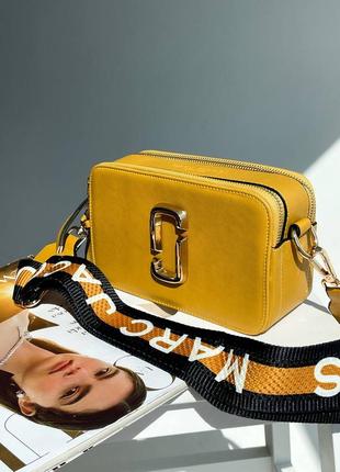 Marc jacobs the snapshot bag gold yellow яскрава трендова сумочка марк джейкобс жовта золота женская брендовая сумка желтая золотистая2 фото