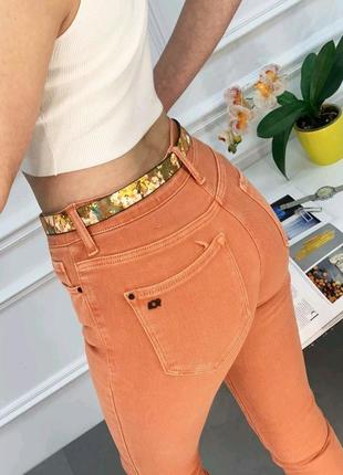 Очень стильные плотные женские  стрейчевые джинсы в комплекте  ремень на худеньких2 фото