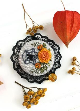 Помаранчева осіння брошка бохо з мереживом брошка павук на хеллоуин цитрин, ручна вишивка, льон2 фото