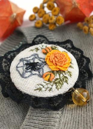 Помаранчева осіння брошка бохо з мереживом брошка павук на хеллоуин цитрин, ручна вишивка, льон6 фото