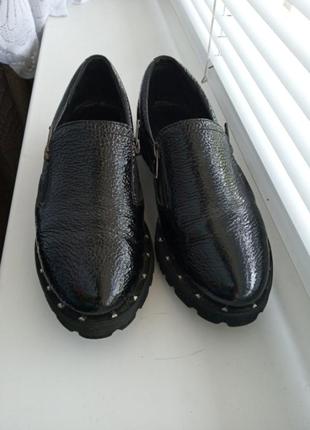 Туфлі з натуральної шкіри, лакові.