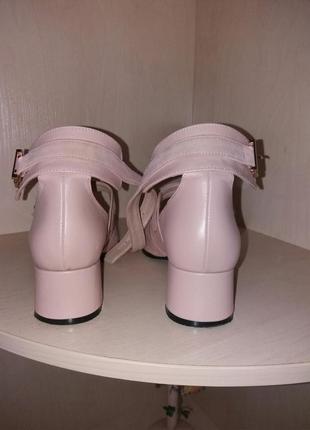 Босоножки на низком каблуке замшевые кожаные нежно розовые женские с ремешком3 фото