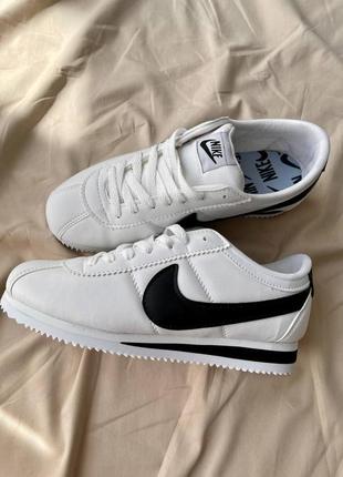 Жіночі біло-чорні шкіряні кросівки nike cortez basic🆕 найк кортез1 фото