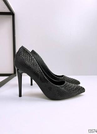 Класичні чорні жіночі туфлі - лодочки