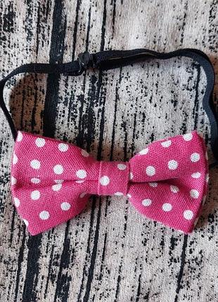 Метелик рожевий в горох бабочка