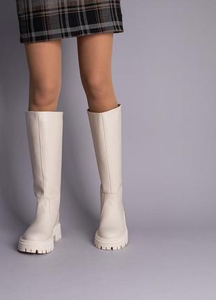 Сапоги трубы женские кожаные молочного цвета демисезонные