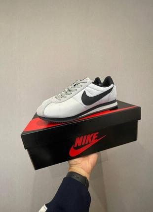 Чоловічі кросівки nike cortez white black classic leather
мужские кроссовки найк