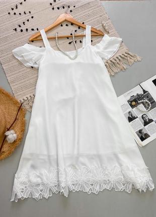 Белое платье свободного фасона