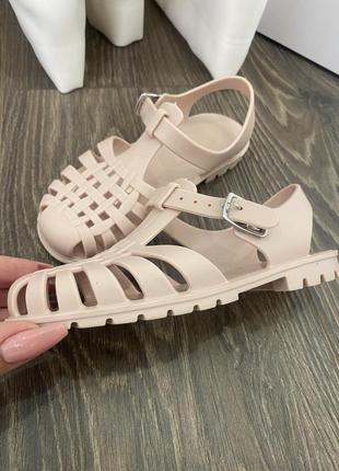 Силиконовые босоножки для девочки 3