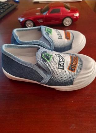Кеди. мокасіни