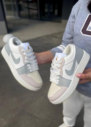 Nike jordan 1 low