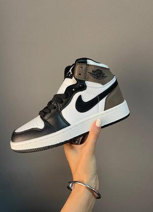 Женские чёрно-белые унисекс кроссовки nike air jordan жіночі чорно-білі унісекс кросівки nike air jordan