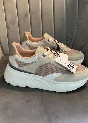 Кроссовки zara