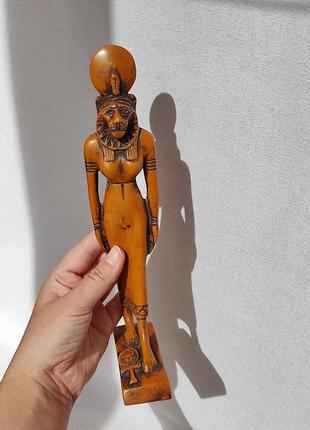 Статуэтка львица египетская