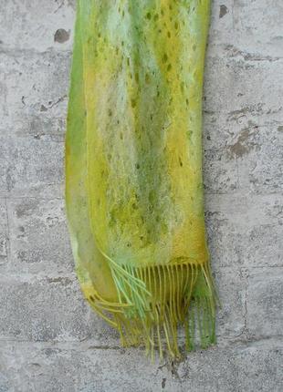 Женский ажурный валяный шарф-паутинка ручной работы