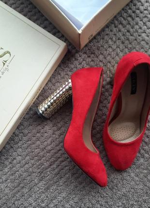 Шикарні червоні, замшеві туфлі / розмір 36-37