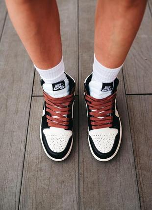 Жіночі кросівки nike air jordan 1 retro two dark mocha

женские кроссовки найк