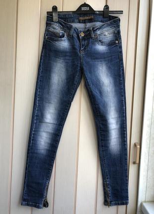 Джинси скіні. розмір 29 на бирці.