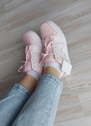 Nike air jordan retro 1 low pink white жіночі рожеві кросівки найк джордан пудрові стильные розовые кроссовки скидка знижка3 фото