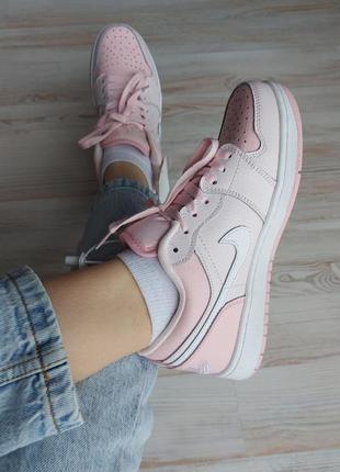 Nike air jordan retro 1 low pink white жіночі рожеві кросівки найк джордан пудрові стильные розовые кроссовки скидка знижка2 фото