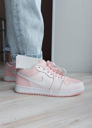 Nike air jordan retro 1 low pink white жіночі рожеві кросівки найк джордан пудрові стильные розовые кроссовки скидка знижка