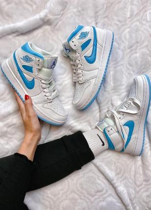 Жіночі кросівки nike air jordan 1 mid white & blue

женские кроссовки найк