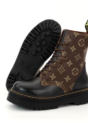 Женские высокие кожаные ботинки dr. martens