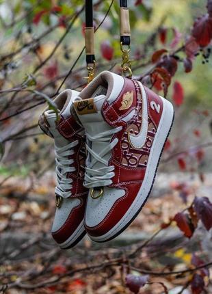 Жіночі кросівки nike air jordan 1 retro high og 2020 wine red x nike dior

женские кроссовки найк5 фото