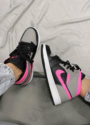 Жіночі кросівки nike air jordan 1 retro high black grey pink

женские кроссовки найк