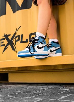 Жіночі кросівки nike air jordan 1 retro high university blue

женские кроссовки найк