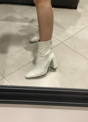 Шкіряні ботильйони zara