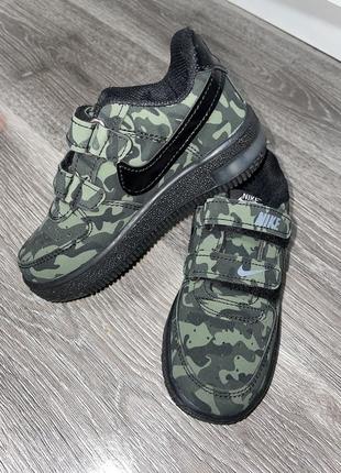 Кросівки