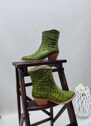 Екслюзивные ботинки казаки из натуральной итальянской кожи рептилия зелёные6 фото