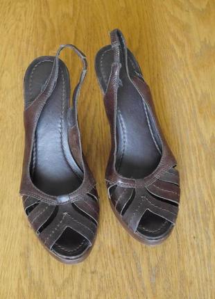 Босоніжки шкіряні розмір 38 устілка 25,6 см коричневі