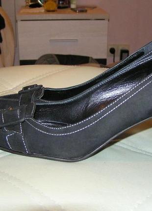 Продам туфли замшевые "sgariglia luigi" италия 38р. новые