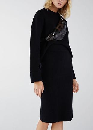Чёрная трикотажная юбка миди в рубчик bershka