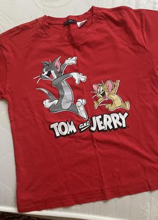 Красная футболка tom and jerry