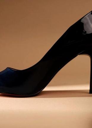 Круті жіночі туфлі на каблуку4 фото