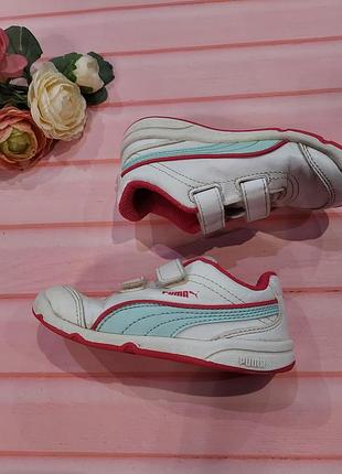 Кросовки puma кожаные белого цвета с малиново-голубыми вставками 25 размер