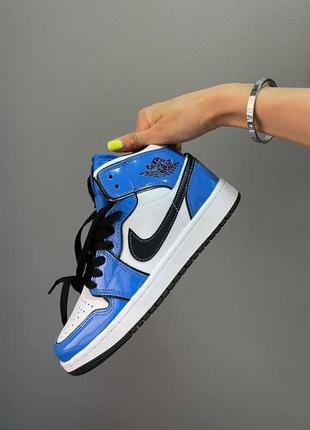 Чоловічі кросівки nike air jordan 1 retro high signal blue

мужские кроссовки найк джордан