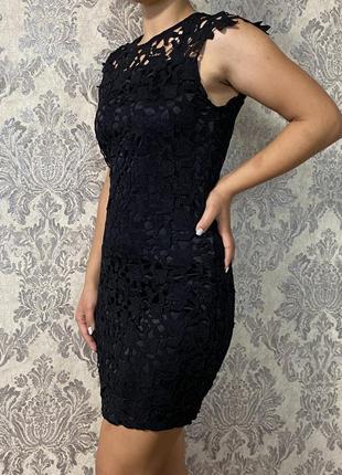 Чорну сукня