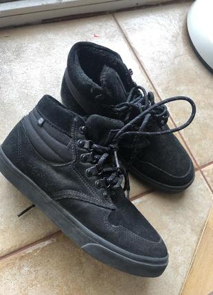 Кросівки/ напівсеревики/