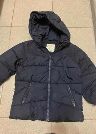 Темно-синяя куртка на холодную осень на мальчика zara kids размер 7 лет на 122 см