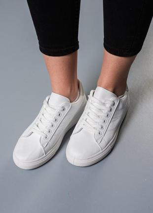 Стильные кроссовки,кеды женские белые демисезонные,деми,осенние,весенние (осень,весна 2022-2023)2 фото
