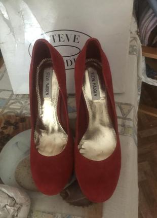 Туфлі червоні замшеві