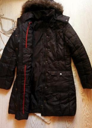 Черная длинная куртка деми с искусственным мехом капюшоном карманами пуховик пальто